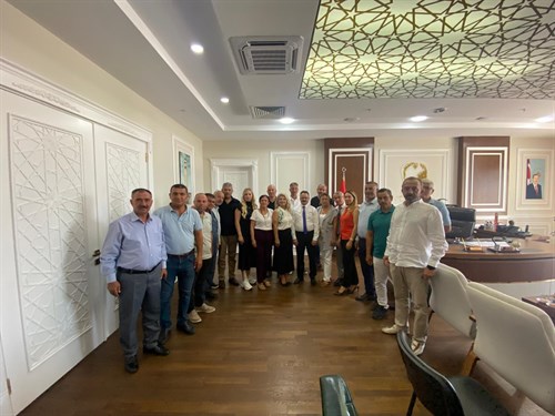İlçemiz Mahalle Muhtarları Kaymakamımız Sayın Hakan ALKANI Makamında Ziyaret Ettiler.