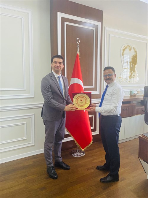 Adana İl Göç İdaresi Müdürü Seçkin BUĞDAY Kaymakamımız Sayın Hakan ALKAN'ı Makamında Ziyaret Ettiler.